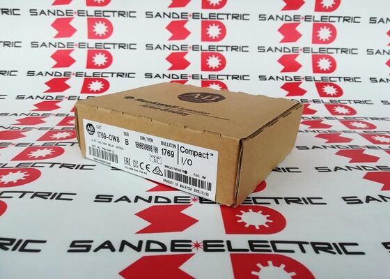 Um novo módulo AB 1769-OW8 PLC na caixa 1769OW8